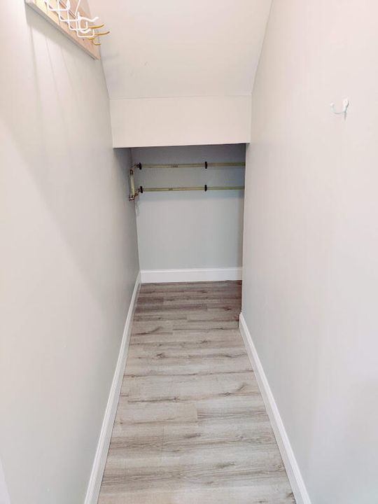 合同活跃: $3,350 (3 贝兹, 2 浴室, 1728 平方英尺)