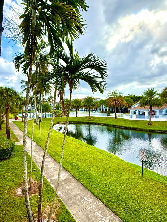 Active With Contract: $2,450 (2 beds, 2 baths, 1124 Square Feet)