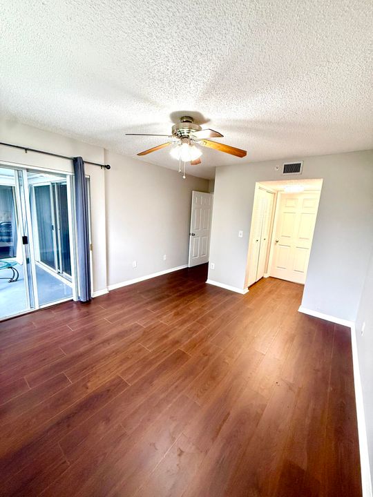 Active With Contract: $2,450 (2 beds, 2 baths, 1124 Square Feet)