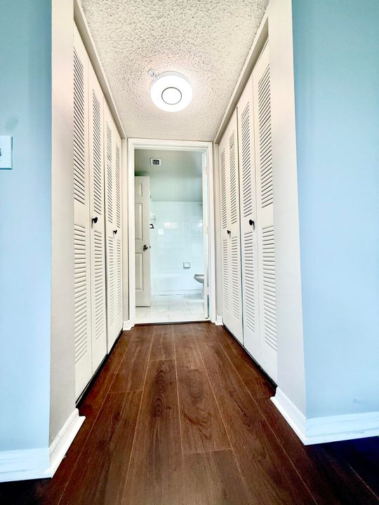 Active With Contract: $2,450 (2 beds, 2 baths, 1124 Square Feet)