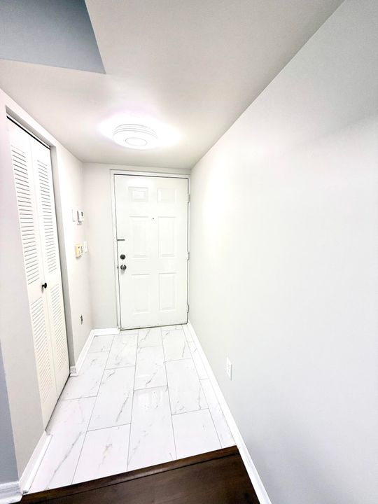 Active With Contract: $2,450 (2 beds, 2 baths, 1124 Square Feet)
