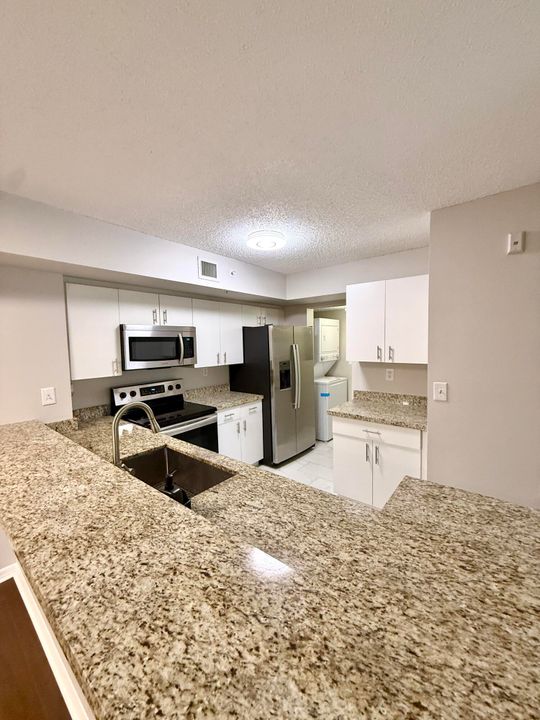 Active With Contract: $2,450 (2 beds, 2 baths, 1124 Square Feet)