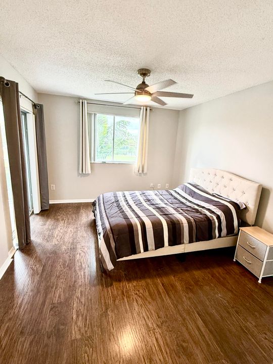 Active With Contract: $2,450 (2 beds, 2 baths, 1124 Square Feet)