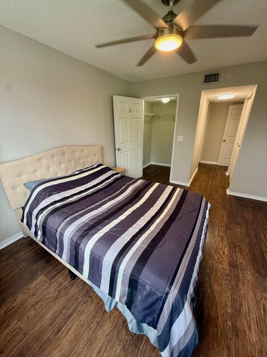 Active With Contract: $2,450 (2 beds, 2 baths, 1124 Square Feet)