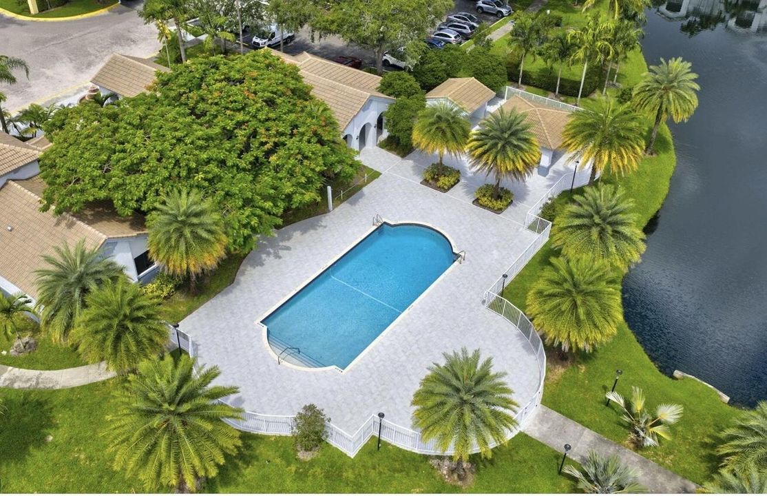 Active With Contract: $2,450 (2 beds, 2 baths, 1124 Square Feet)