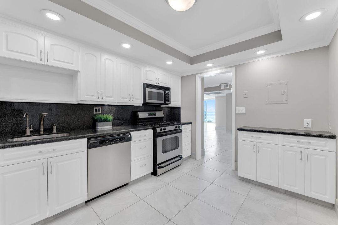 For Sale: $850,000 (3 beds, 2 baths, 1856 Square Feet)