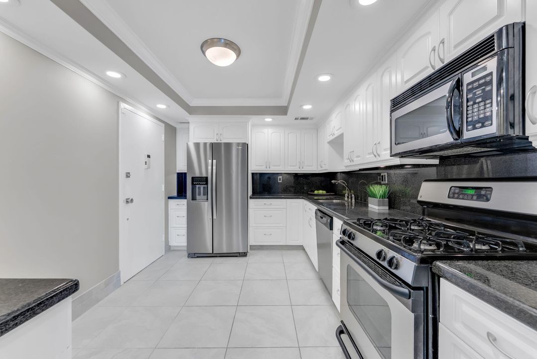 For Sale: $850,000 (3 beds, 2 baths, 1856 Square Feet)