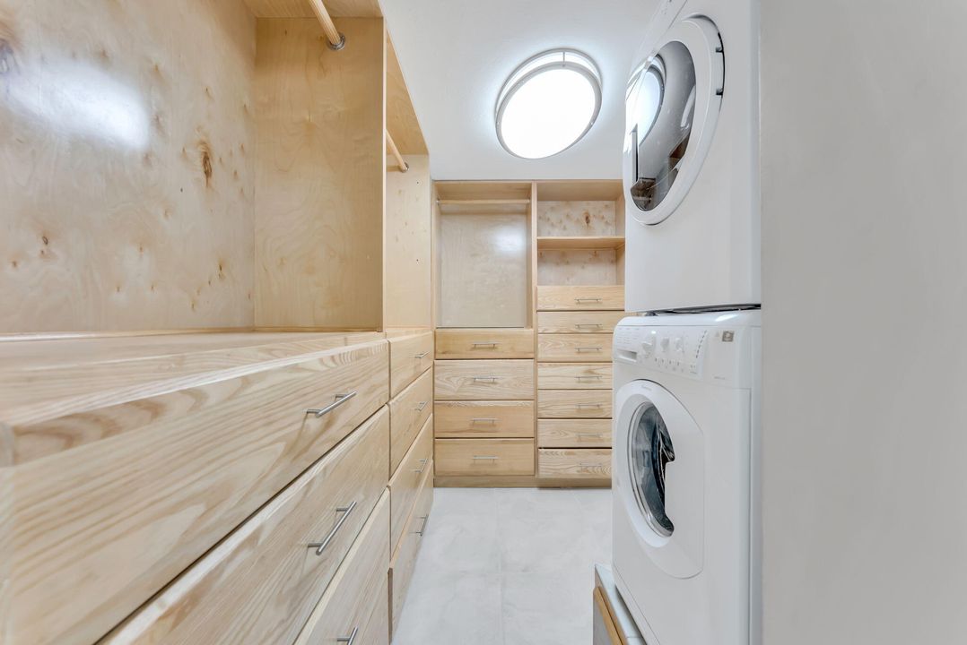 For Sale: $850,000 (3 beds, 2 baths, 1856 Square Feet)