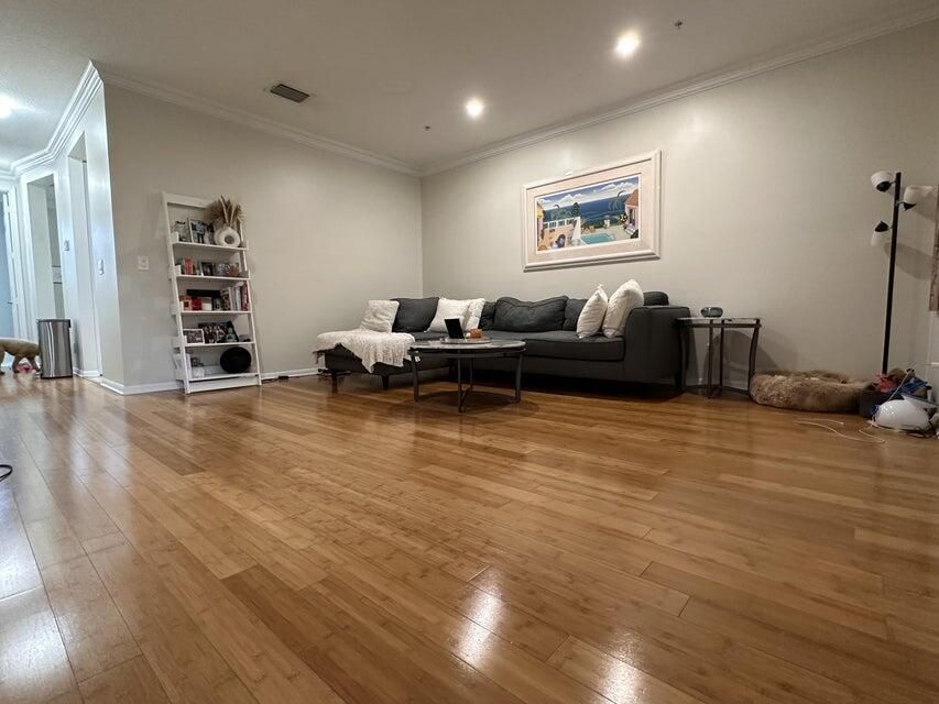 В аренду: $3,900 (3 спален, 2 ванн, 1938 Квадратных фут)