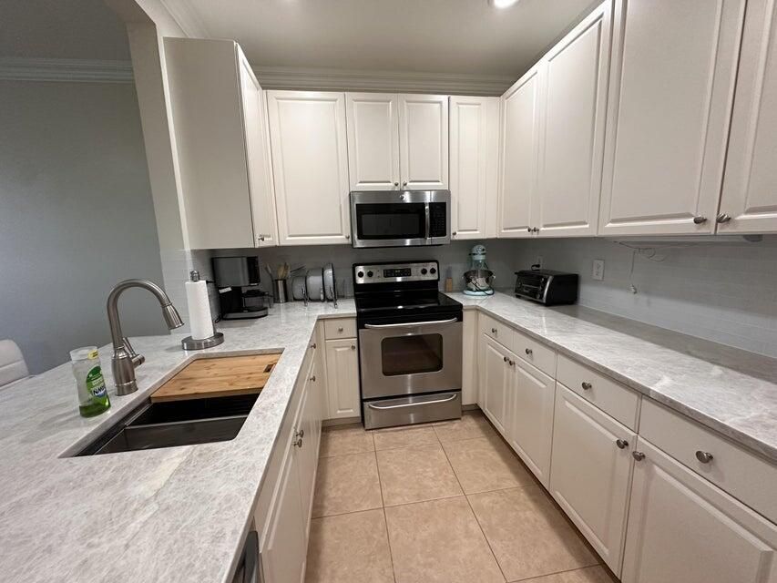 В аренду: $3,900 (3 спален, 2 ванн, 1938 Квадратных фут)