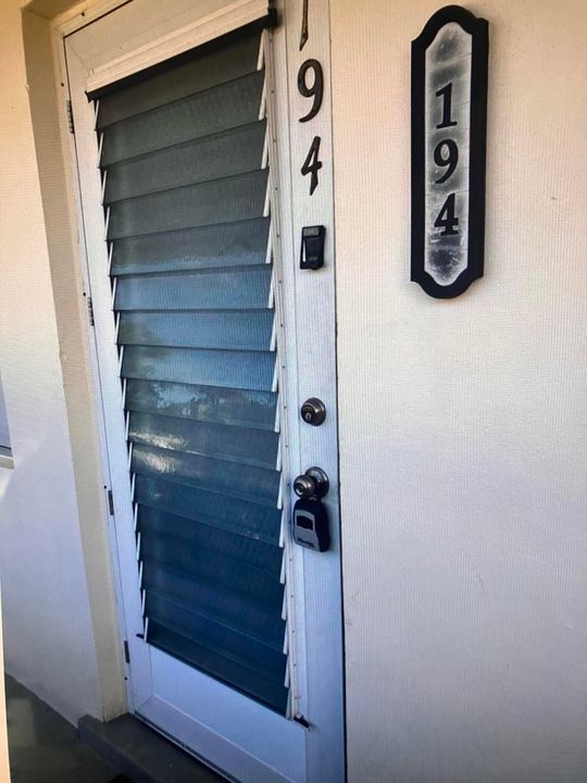 For Sale: $88,000 (1 beds, 1 baths, 684 Square Feet)