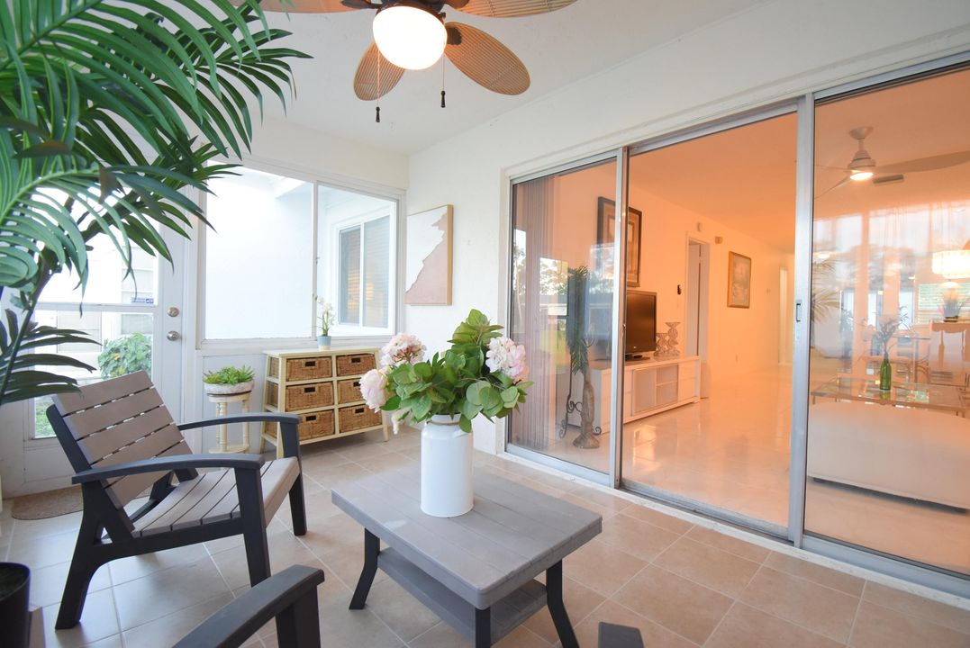 合同活跃: $234,900 (2 贝兹, 2 浴室, 1050 平方英尺)