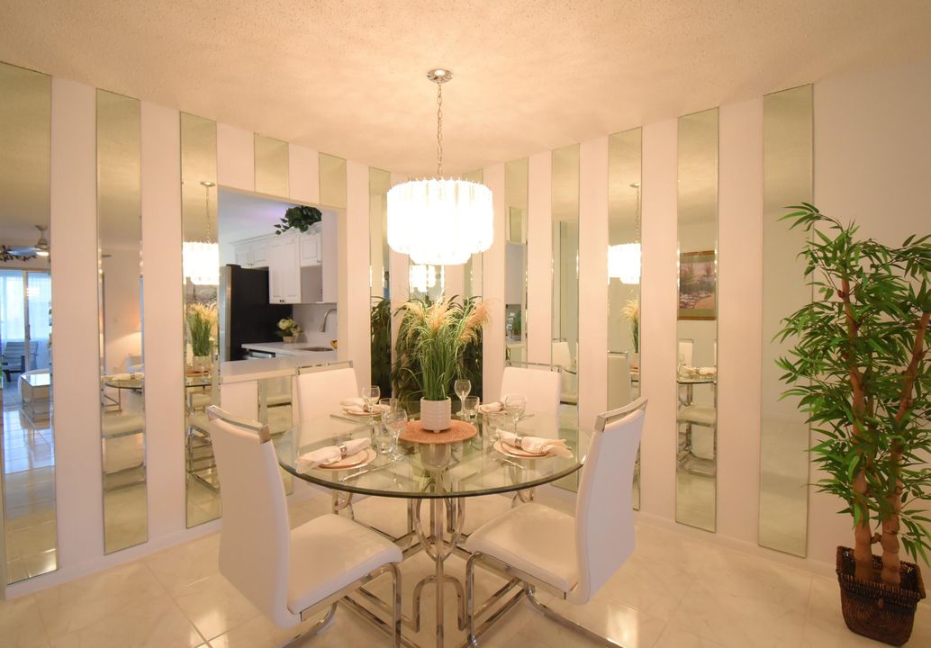 合同活跃: $234,900 (2 贝兹, 2 浴室, 1050 平方英尺)