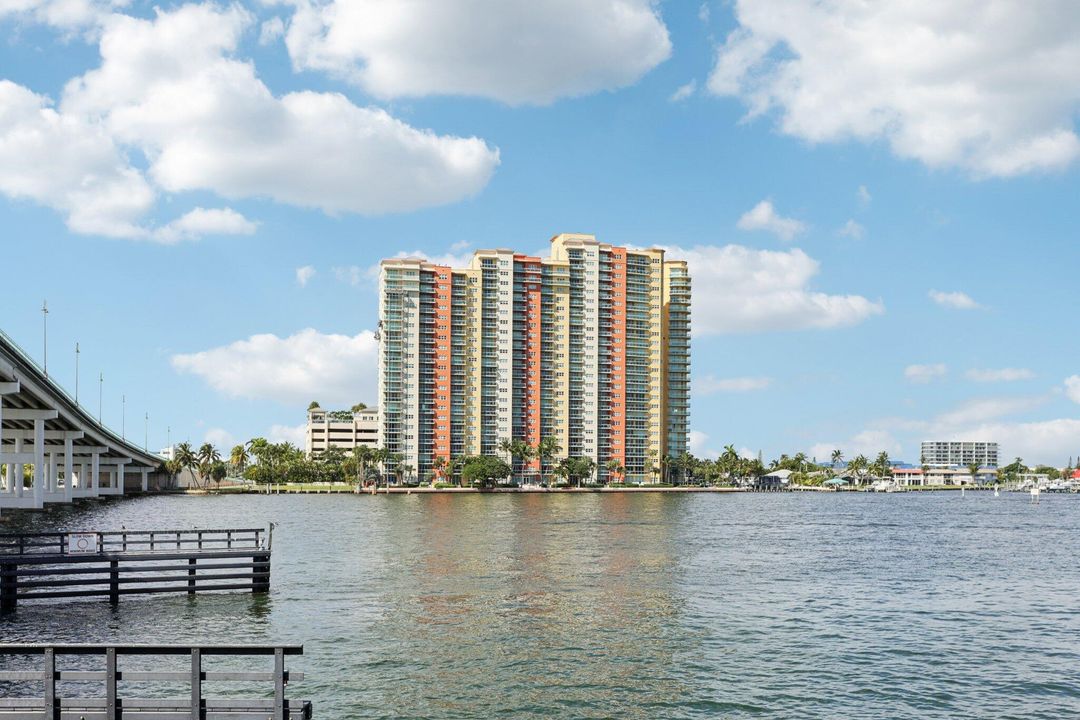 For Rent: $6,500 (2 beds, 2 baths, 1818 Square Feet)