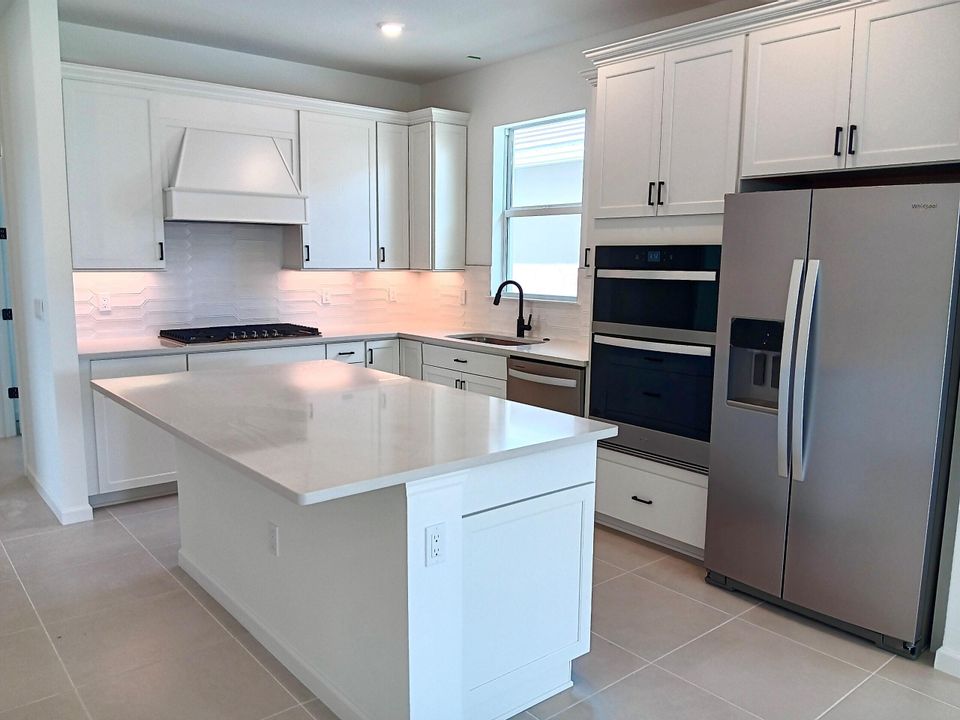 Activo con contrato: $492,480 (2 camas, 2 baños, 1561 Pies cuadrados)