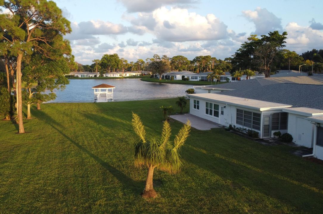 合同活跃: $234,900 (2 贝兹, 2 浴室, 1050 平方英尺)