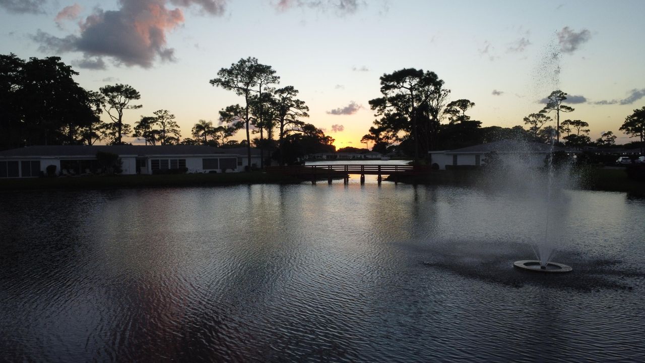 合同活跃: $234,900 (2 贝兹, 2 浴室, 1050 平方英尺)