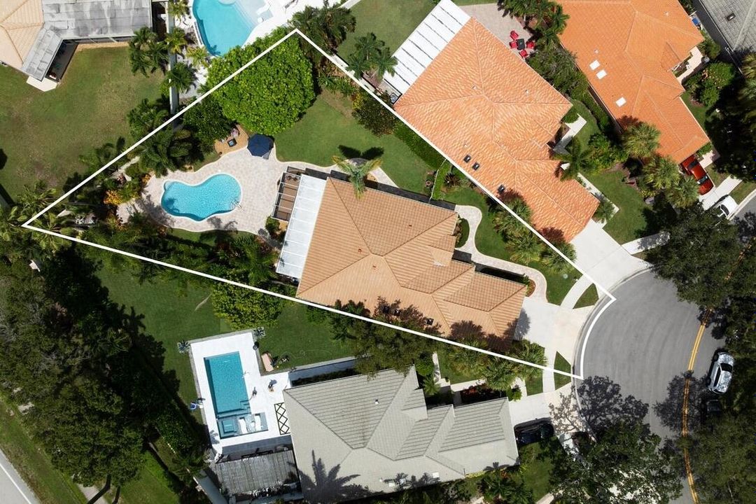 For Sale: $875,000 (3 beds, 2 baths, 1975 Square Feet)