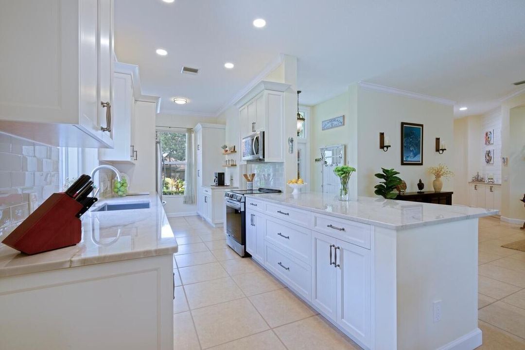 For Sale: $875,000 (3 beds, 2 baths, 1975 Square Feet)