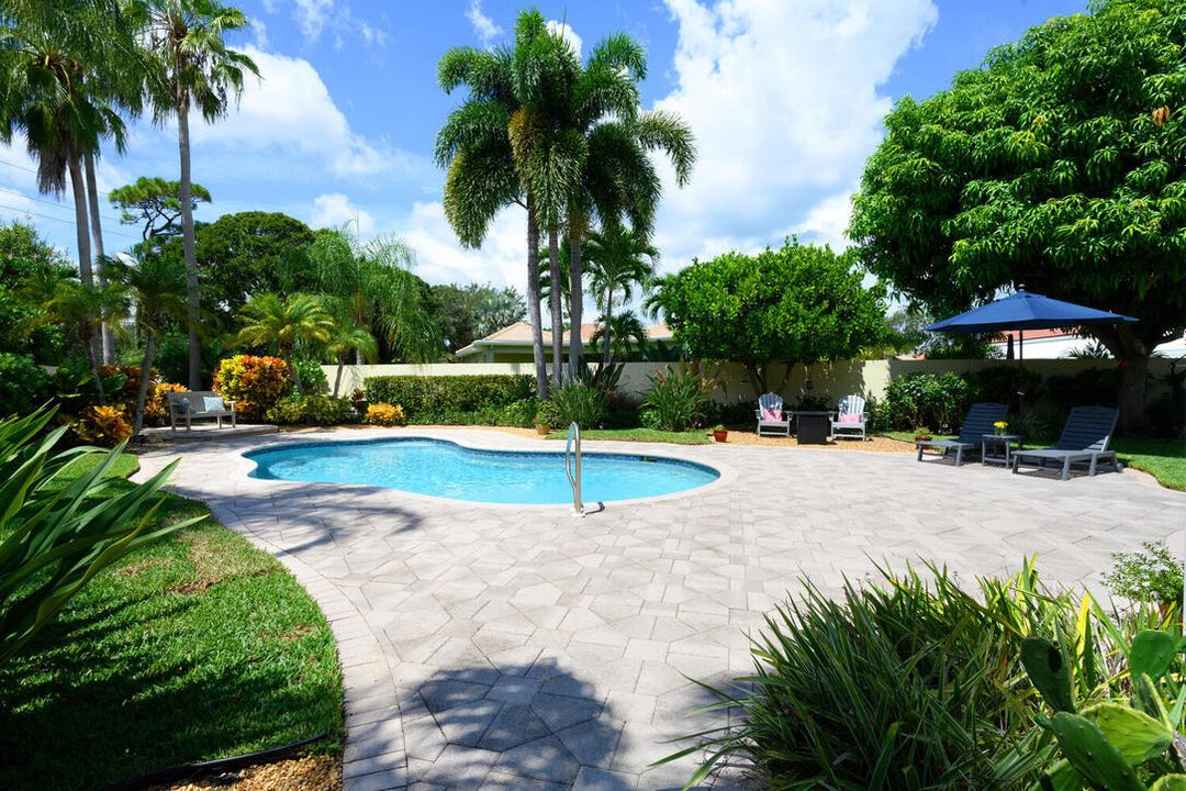 For Sale: $875,000 (3 beds, 2 baths, 1975 Square Feet)