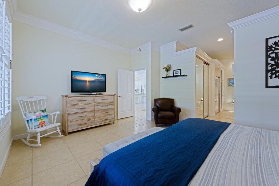 For Sale: $875,000 (3 beds, 2 baths, 1975 Square Feet)