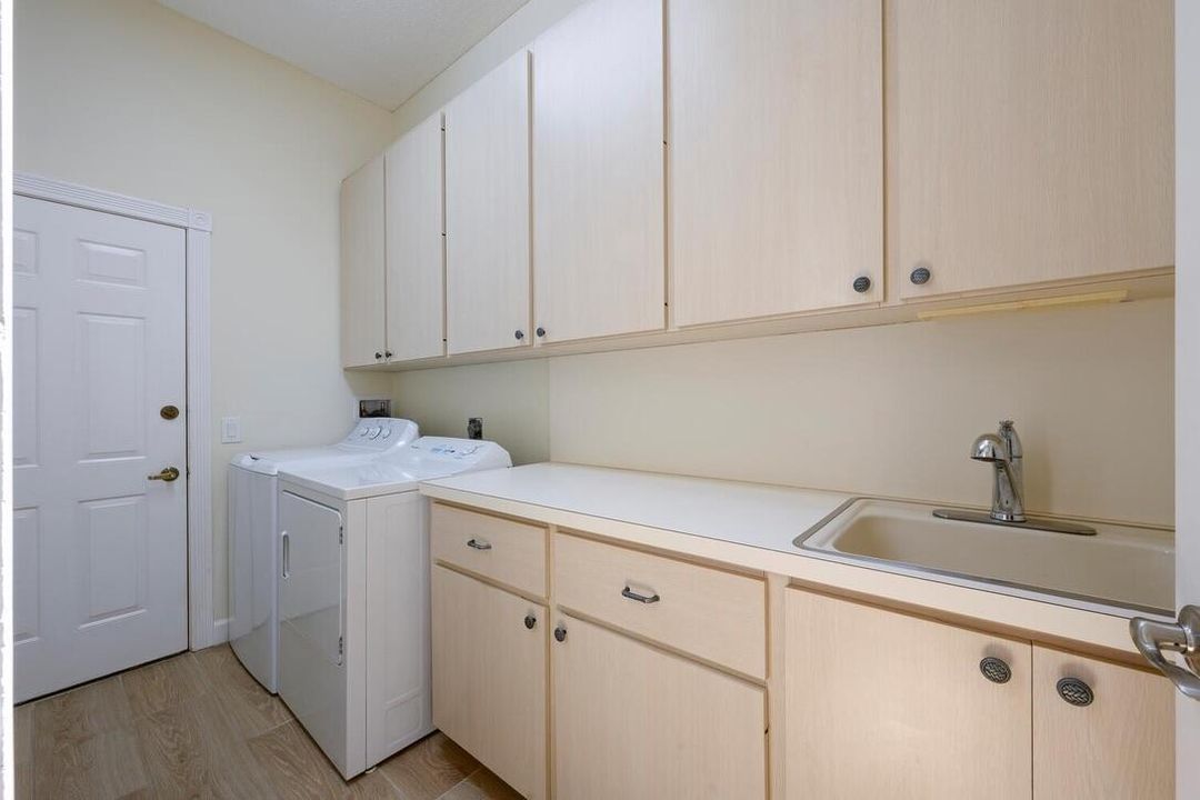 For Sale: $875,000 (3 beds, 2 baths, 1975 Square Feet)