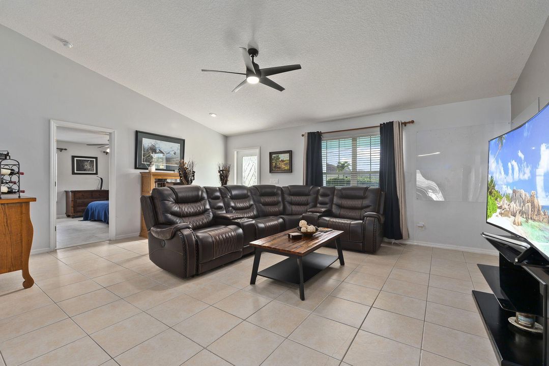 Active With Contract: $489,900 (3 beds, 2 baths, 1500 Square Feet)