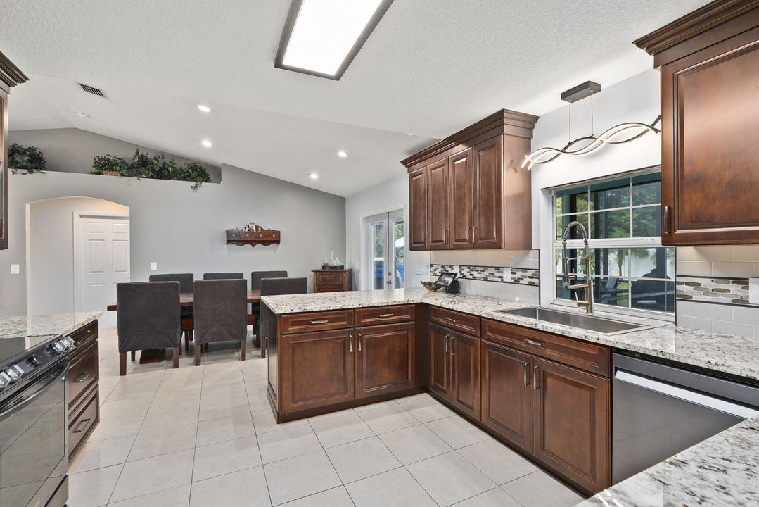 Active With Contract: $489,900 (3 beds, 2 baths, 1500 Square Feet)