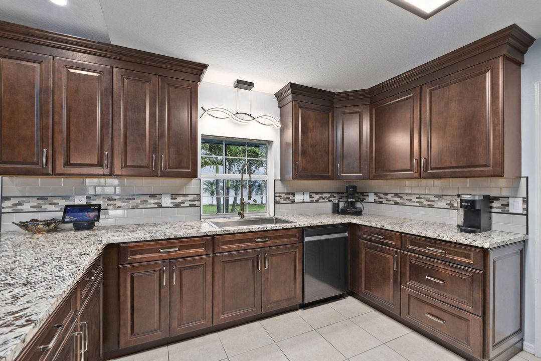 Active With Contract: $489,900 (3 beds, 2 baths, 1500 Square Feet)