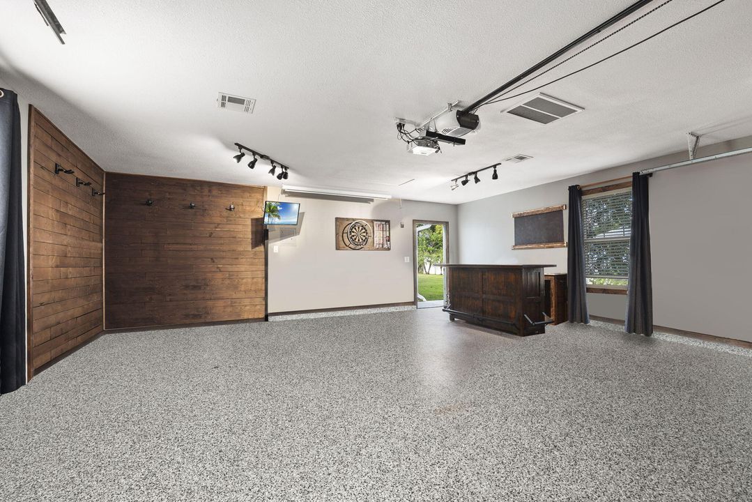 Active With Contract: $489,900 (3 beds, 2 baths, 1500 Square Feet)