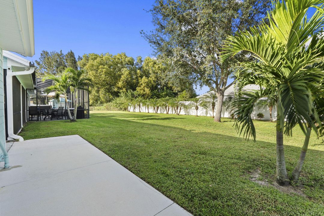 Active With Contract: $489,900 (3 beds, 2 baths, 1500 Square Feet)