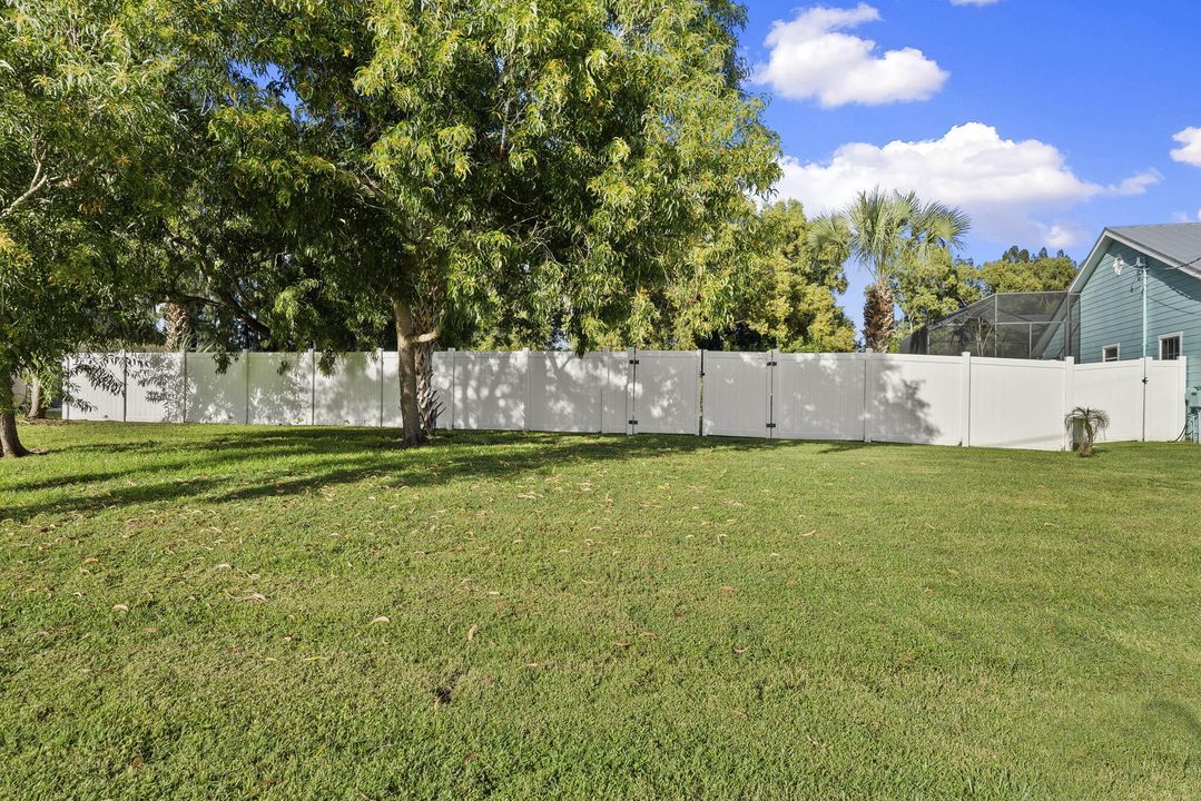 Active With Contract: $489,900 (3 beds, 2 baths, 1500 Square Feet)