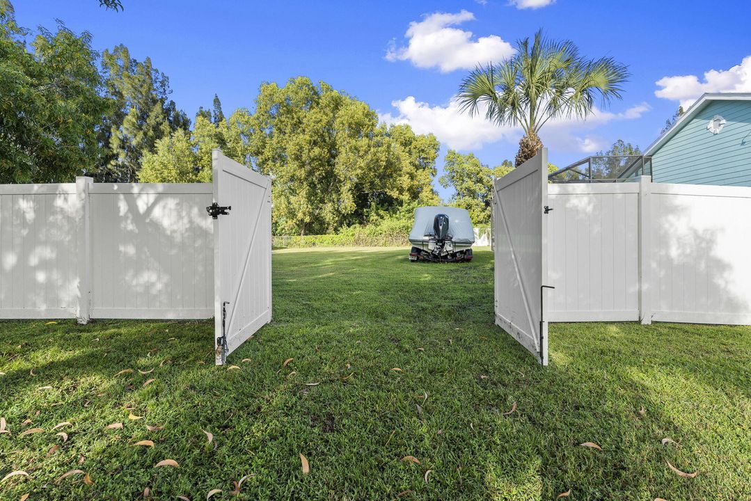 Active With Contract: $489,900 (3 beds, 2 baths, 1500 Square Feet)