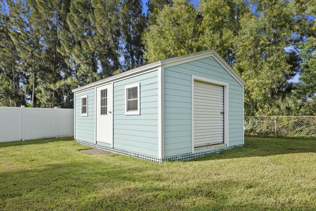 Active With Contract: $489,900 (3 beds, 2 baths, 1500 Square Feet)