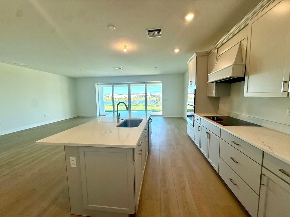 Active With Contract: $803,220 (4 beds, 2 baths, 2894 Square Feet)