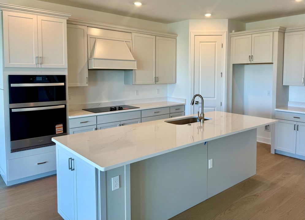 Active With Contract: $803,220 (4 beds, 2 baths, 2894 Square Feet)