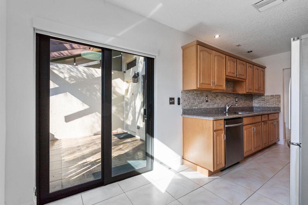 For Rent: $1,850 (1 beds, 2 baths, 1125 Square Feet)