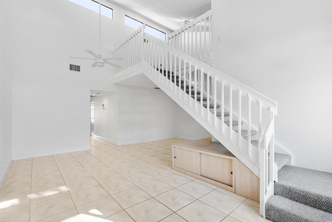 For Rent: $1,850 (1 beds, 2 baths, 1125 Square Feet)