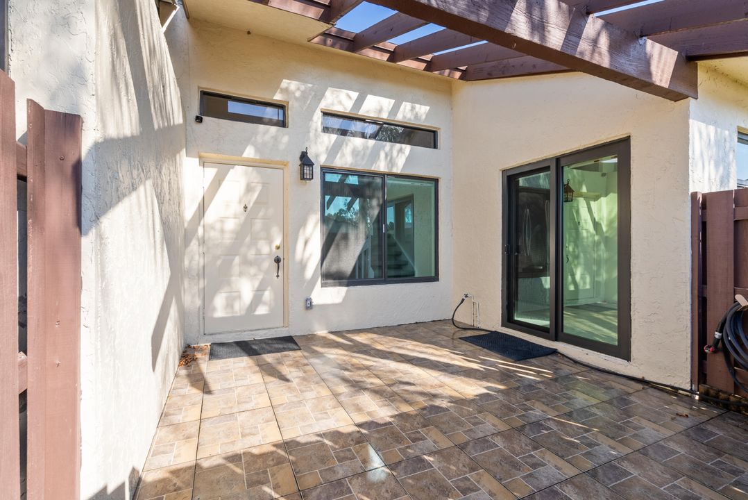 For Rent: $1,850 (1 beds, 2 baths, 1125 Square Feet)