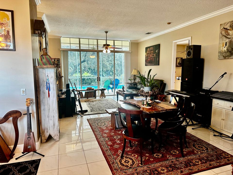 For Sale: $365,000 (3 beds, 2 baths, 1728 Square Feet)