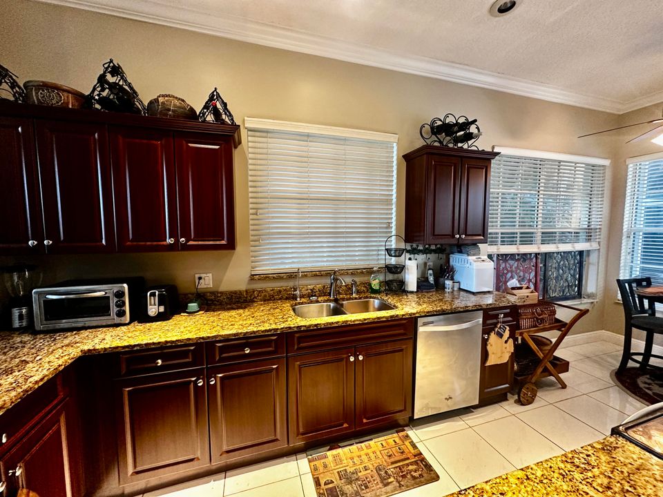 For Sale: $365,000 (3 beds, 2 baths, 1728 Square Feet)