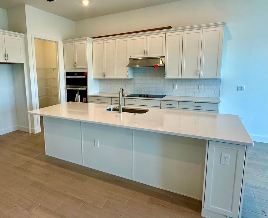 Active With Contract: $733,085 (3 beds, 2 baths, 2080 Square Feet)