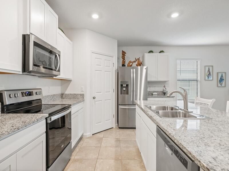 待售: $379,000 (4 贝兹, 2 浴室, 1934 平方英尺)