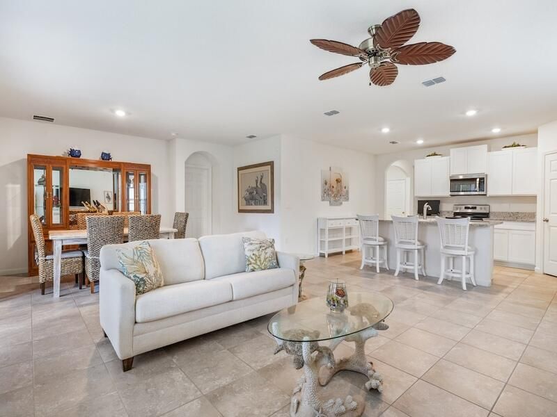 待售: $379,000 (4 贝兹, 2 浴室, 1934 平方英尺)