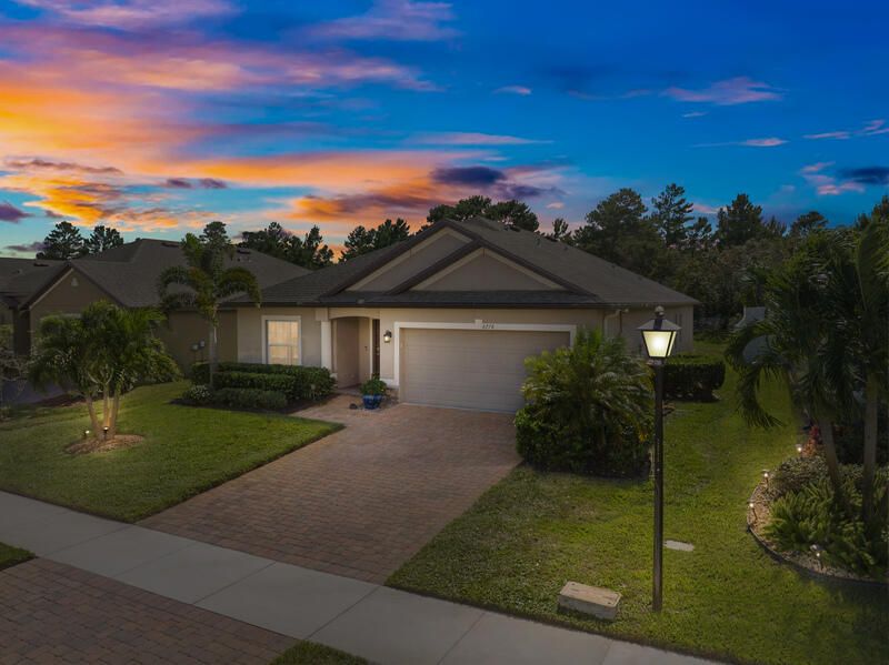 待售: $379,000 (4 贝兹, 2 浴室, 1934 平方英尺)