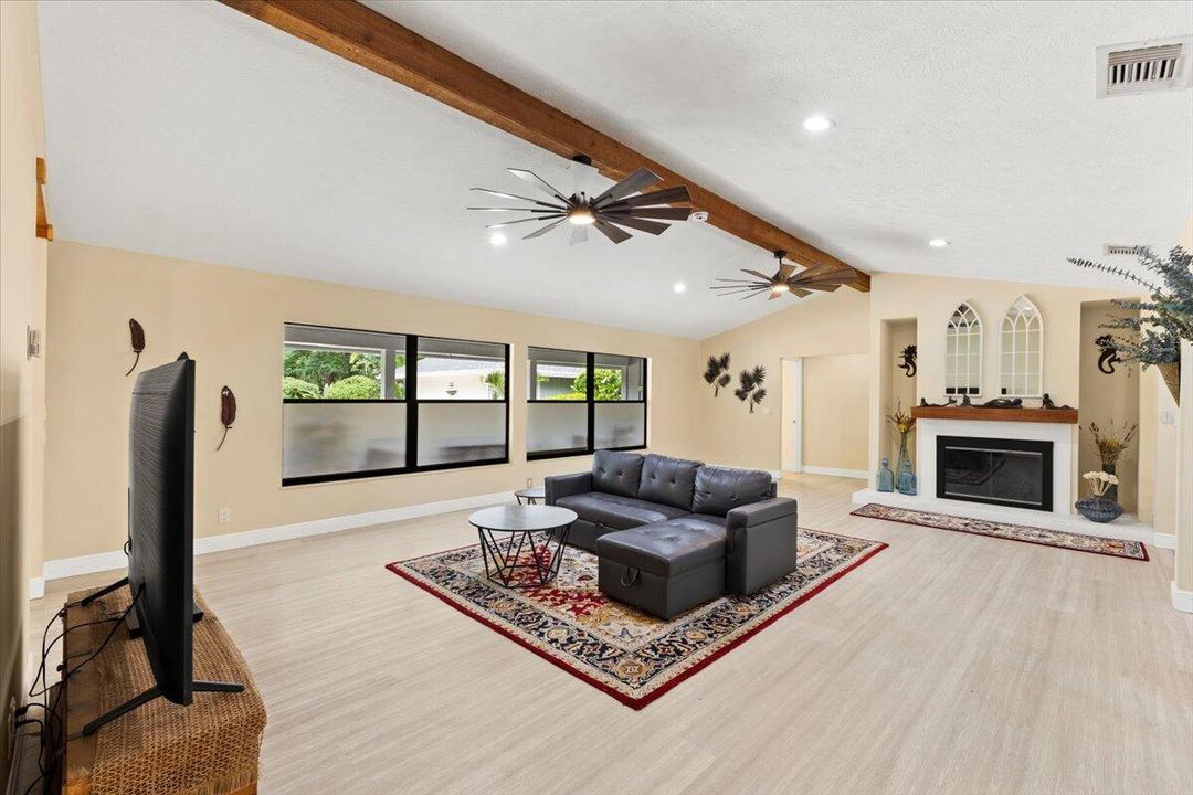 На продажу: $799,000 (4 спален, 2 ванн, 2402 Квадратных фут)