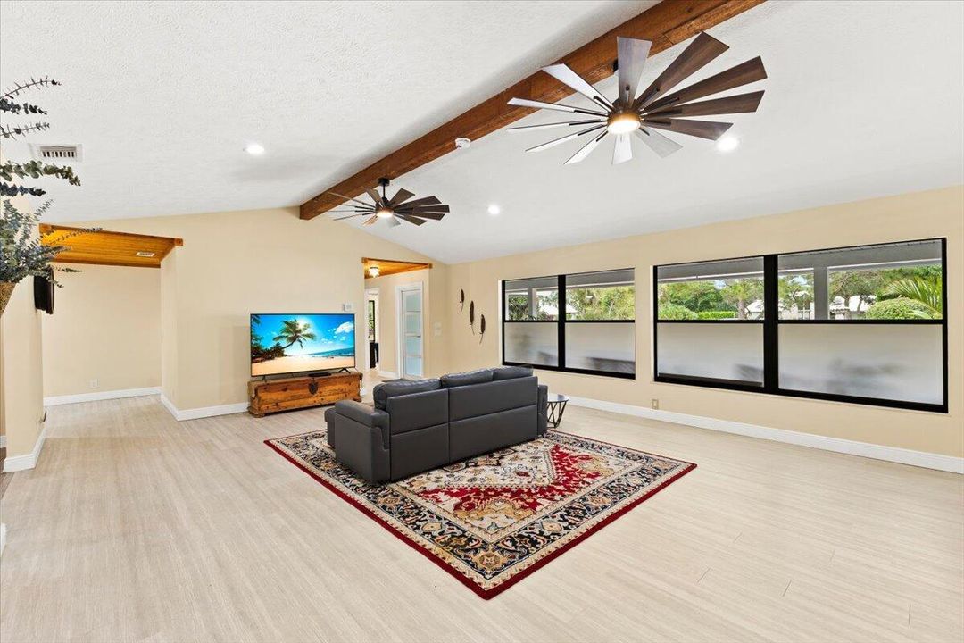 На продажу: $799,000 (4 спален, 2 ванн, 2402 Квадратных фут)