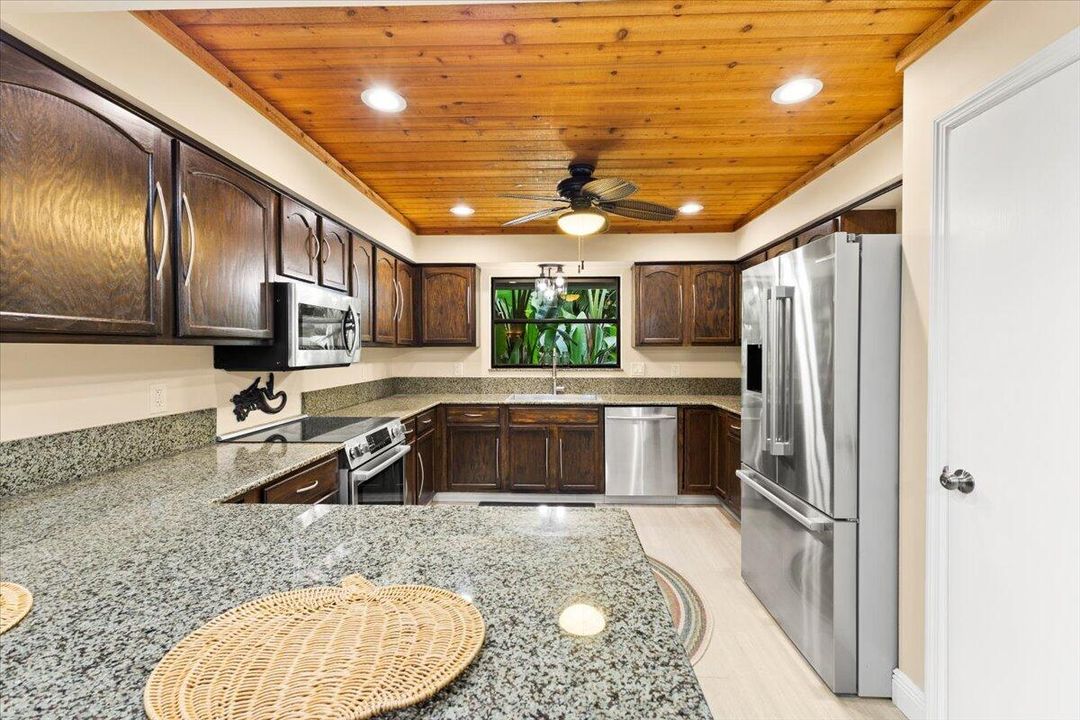 На продажу: $799,000 (4 спален, 2 ванн, 2402 Квадратных фут)