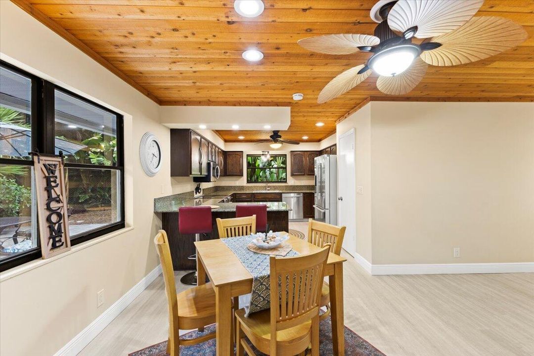 На продажу: $799,000 (4 спален, 2 ванн, 2402 Квадратных фут)