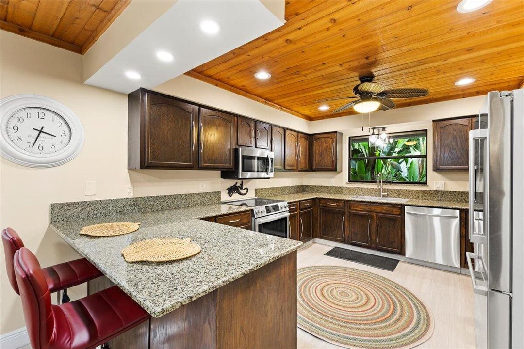 На продажу: $799,000 (4 спален, 2 ванн, 2402 Квадратных фут)